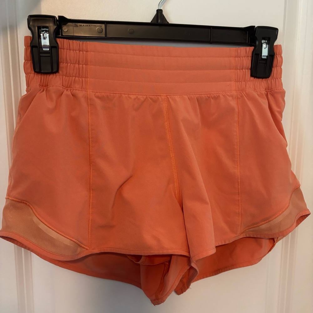 Lululemon Hotty Hot LR Short 2.5” lined
